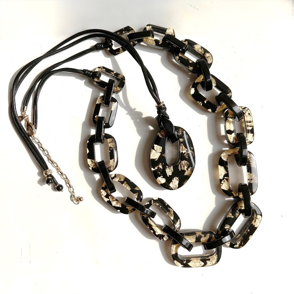 Chico's Lucite Link Belt & Pendant Necklace